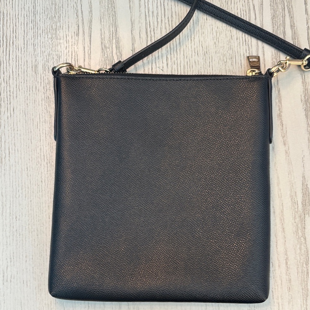 Coach Black Leather Shoulder Bag with Gold Details - Picture 2 of 5